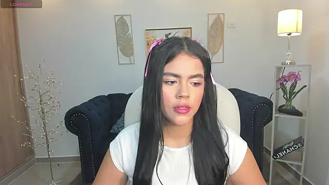 Snapshot of Mila_blaze chatting on November 3, 2025, 12:38 am Mila blaze online show from November 3, 2025, 12:38 am