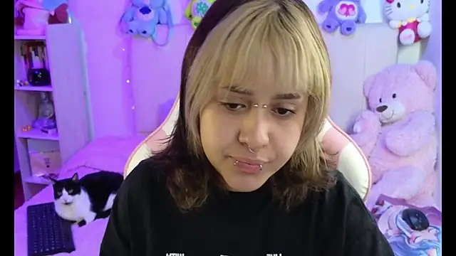 NekoWaifu online show from April 8, 2026, 1:01 pm