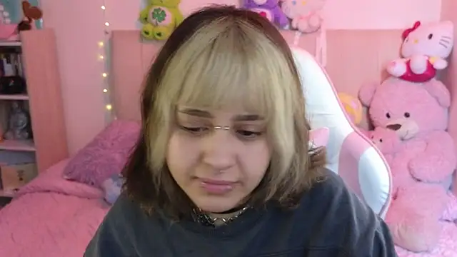 NekoWaifu online show from April 1, 2026, 2:36 pm