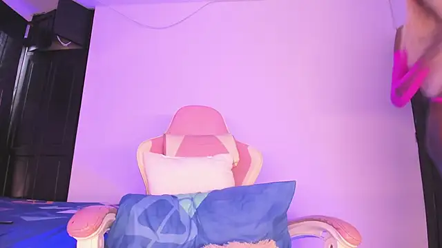 Snapshot of Mara_royal chatting on November 10, 2025, 8:47 pm Mara royal online show from November 10, 2025, 8:47 pm