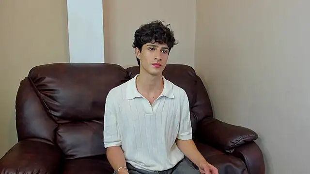 Xam Collen online show from December 17, 2025, 2:44 pm