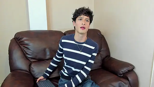 Xam Collen online show from December 22, 2025, 5:13 pm