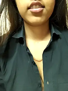 reetika6375 online show from February 12, 2026, 2:55 am