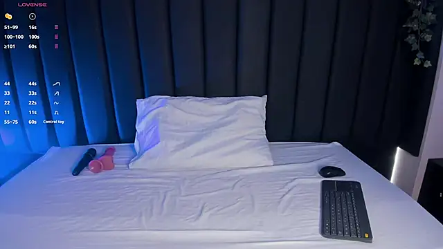 Snapshot of Cristina_joy chatting on October 23, 2025, 12:26 pm Cristina joy online show from October 23, 2025, 12:26 pm