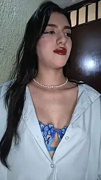 Snapshot of Emily-hottson chatting on December 23, 2025, 5:07 am Emily-hottson online show from December 23, 2025, 5:07 am