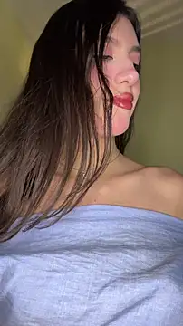 Snapshot of Emily-hottson chatting on February 5, 2026, 8:10 am Emily-hottson online show from February 5, 2026, 8:10 am