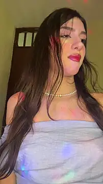 Snapshot of Emily-hottson chatting on February 16, 2026, 4:33 am Emily-hottson online show from February 16, 2026, 4:33 am