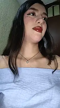 Snapshot of Emily-hottson chatting on January 8, 2026, 5:35 am Emily-hottson online show from January 8, 2026, 5:35 am