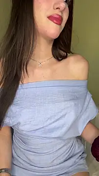 Snapshot of Emily-hottson chatting on March 1, 2026, 7:08 am Emily-hottson online show from March 1, 2026, 7:08 am