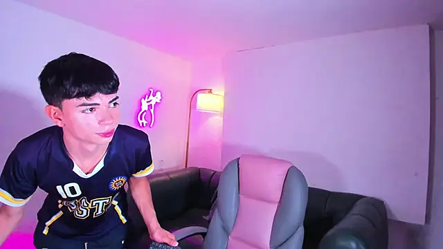 Snapshot of Peter_chase chatting on December 3, 2025, 6:18 pm Peter chase online show from December 3, 2025, 6:18 pm