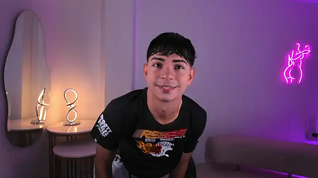 Snapshot of Peter_chase chatting on October 10, 2025, 6:20 pm Peter chase online show from October 10, 2025, 6:20 pm