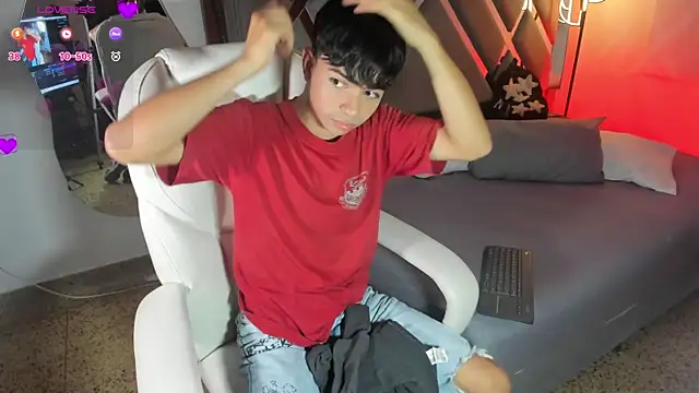 Snapshot of Peter_chase chatting on September 19, 2025, 6:23 pm Peter chase online show from September 19, 2025, 6:23 pm