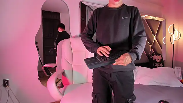 Snapshot of Peter_chase chatting on September 20, 2025, 6:35 pm Peter chase online show from September 20, 2025, 6:35 pm