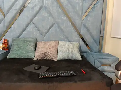 DuoAndLovee online show from September 24, 2025, 10:38 pm