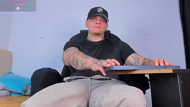 denis munera online show from October 3, 2025, 12:06 pm