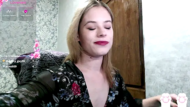 Snapshot of Kate__Loves chatting on September 30, 2025, 5:30 pm Kate Loves online show from September 30, 2025, 5:30 pm