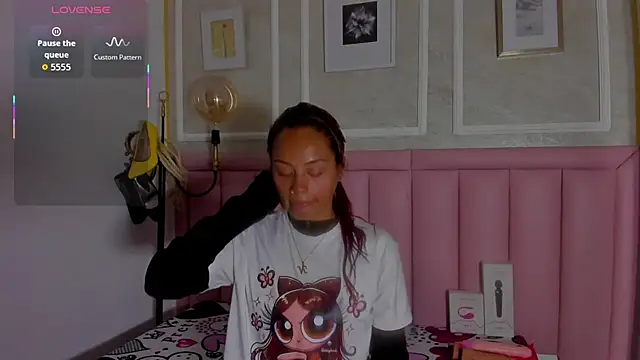 HoollyHendrix online show from February 20, 2026, 8:55 pm