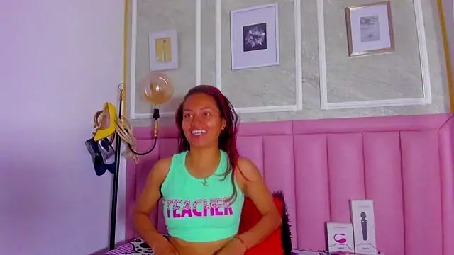 HoollyHendrix online show from February 18, 2026, 9:00 pm