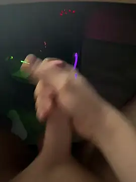 Snapshot of jstntz chatting on April 14, 2026, 9:20 pm jstntz online show from April 14, 2026, 9:20 pm