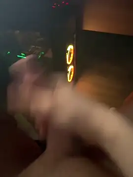 Snapshot of jstntz chatting on April 10, 2026, 9:44 pm jstntz online show from April 10, 2026, 9:44 pm