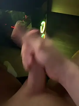 Snapshot of jstntz chatting on April 6, 2026, 9:16 pm jstntz online show from April 6, 2026, 9:16 pm