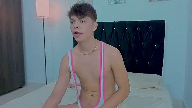 Snapshot of Zacktorres_ chatting on November 12, 2025, 9:29 pm Zacktorres online show from November 12, 2025, 9:29 pm