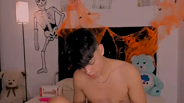 Snapshot of Zacktorres_ chatting on October 21, 2025, 10:42 pm Zacktorres online show from October 21, 2025, 10:42 pm