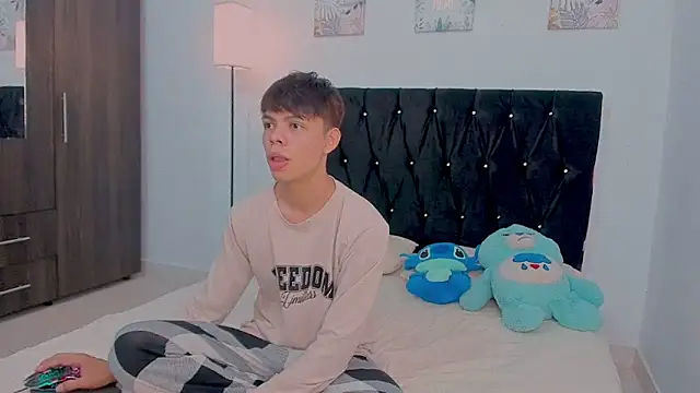 Snapshot of Zacktorres_ chatting on October 30, 2025, 7:44 pm Zacktorres online show from October 30, 2025, 7:44 pm