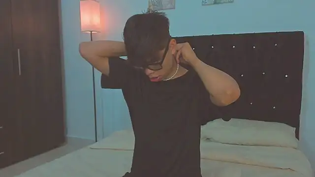 Snapshot of Zacktorres_ chatting on November 11, 2025, 10:47 pm Zacktorres online show from November 11, 2025, 10:47 pm