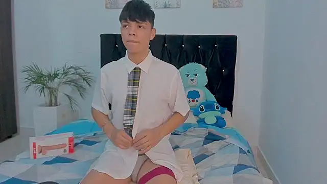 Snapshot of Zacktorres_ chatting on October 14, 2025, 10:53 pm Zacktorres online show from October 14, 2025, 10:53 pm