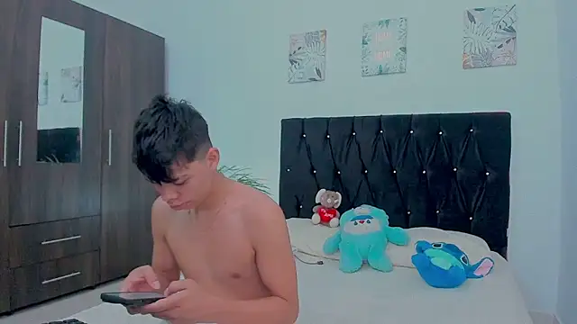 Snapshot of Zacktorres_ chatting on October 10, 2025, 5:03 pm Zacktorres online show from October 10, 2025, 5:03 pm