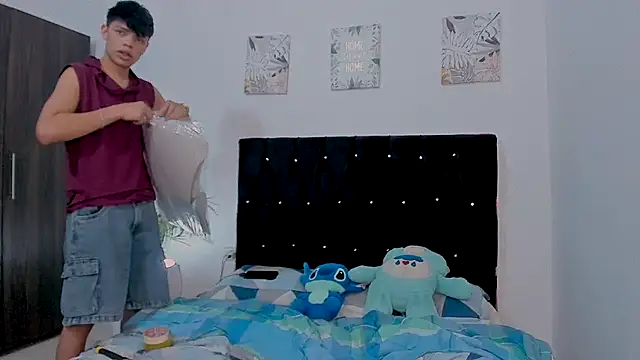 Snapshot of Zacktorres_ chatting on October 17, 2025, 10:00 pm Zacktorres online show from October 17, 2025, 10:00 pm