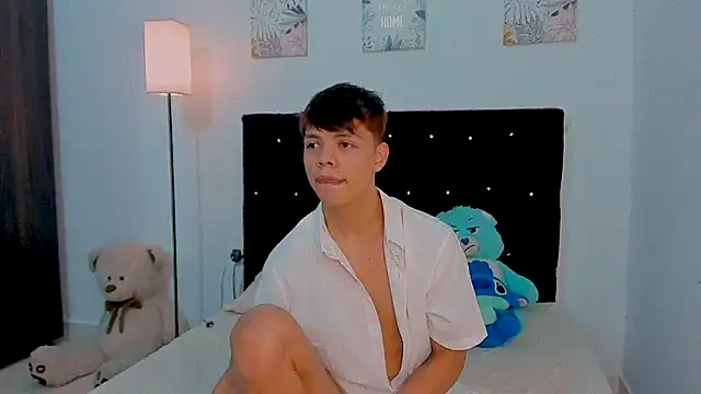 Snapshot of Zacktorres_ chatting on October 26, 2025, 9:59 pm Zacktorres online show from October 26, 2025, 9:59 pm