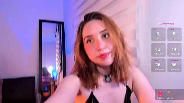 SarahCastillo  online show from September 17, 2025, 7:10 am