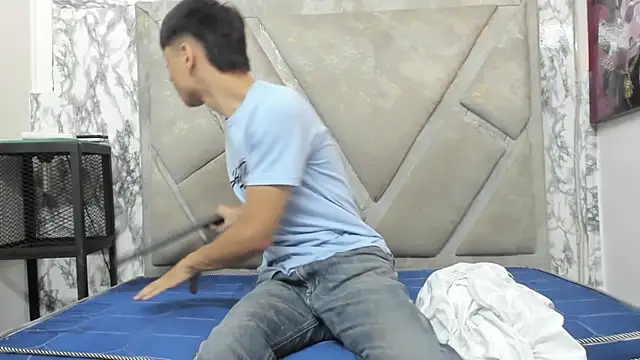 Logan Jhonson online show from October 19, 2025, 3:09 am