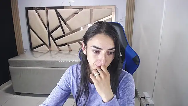 Maily a  online show from November 30, 2025, 2:45 am