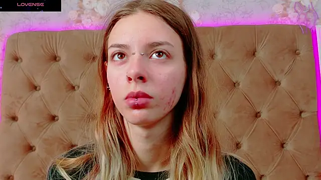 CoraVex online show from October 15, 2025, 4:11 am