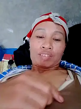 Snapshot of donna-bae chatting on February 14, 2026, 8:36 am donna-bae online show from February 14, 2026, 8:36 am