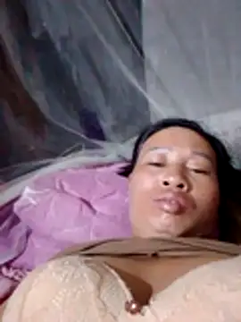 Snapshot of donna-bae chatting on February 18, 2026, 8:49 pm donna-bae online show from February 18, 2026, 8:49 pm