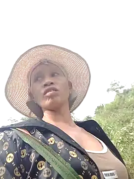 Snapshot of donna-bae chatting on November 7, 2025, 8:19 am donna-bae online show from November 7, 2025, 8:19 am