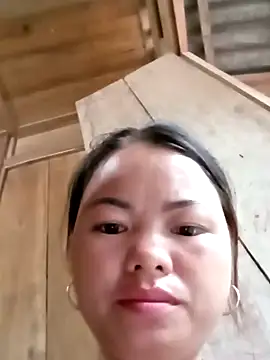 emly-xinh18 online show from September 25, 2025, 10:10 am