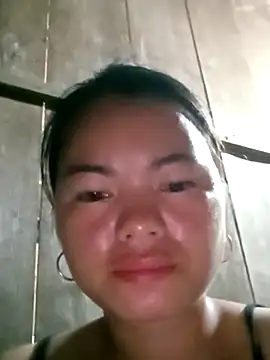 emly-xinh18 online show from September 21, 2025, 12:54 pm