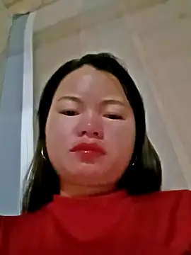 emly-xinh18 online show from December 1, 2025, 7:15 pm