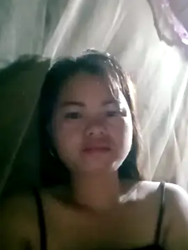 emly-xinh18 online show from October 8, 2025, 7:14 pm