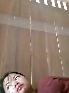 emly-xinh18 online show from October 6, 2025, 7:20 am