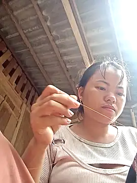 emly-xinh18 online show from October 7, 2025, 7:31 am