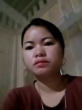 emly-xinh18 online show from December 4, 2025, 11:04 pm