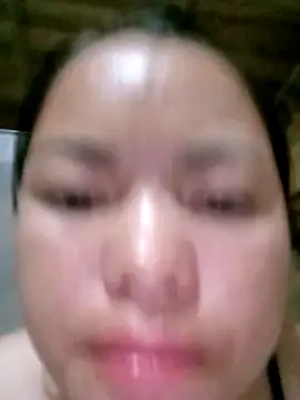 emly-xinh18 online show from September 16, 2025, 1:56 pm