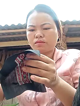 emly-xinh18 online show from September 24, 2025, 1:13 am