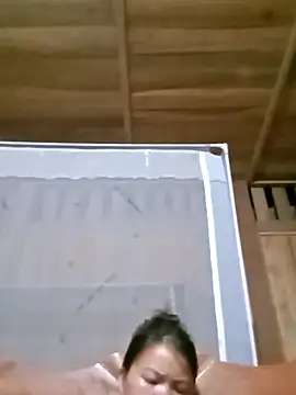 emly-xinh18 online show from October 5, 2025, 12:18 pm